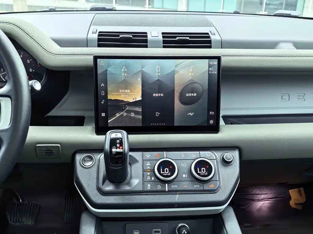 Land Rover Defender 2022 — фото 14