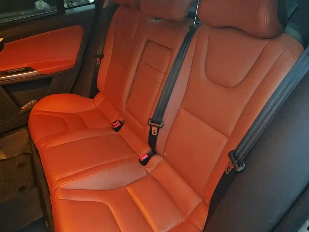 Volvo S60 2015 — фото 13