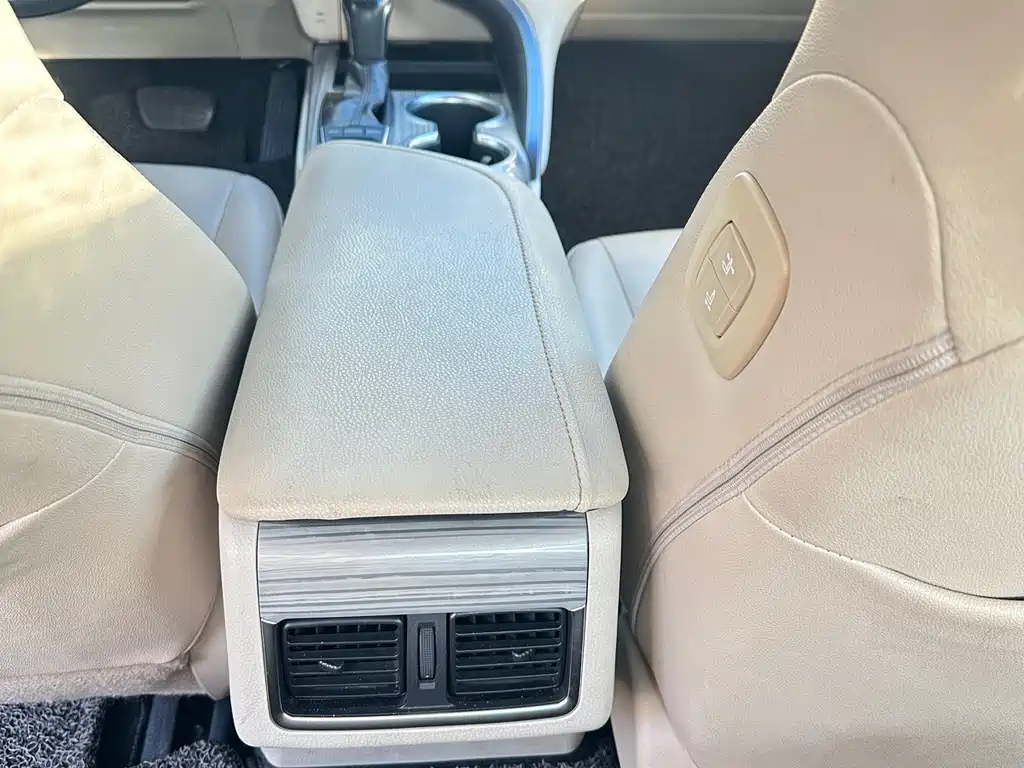 Toyota Camry 2019 — фото 11