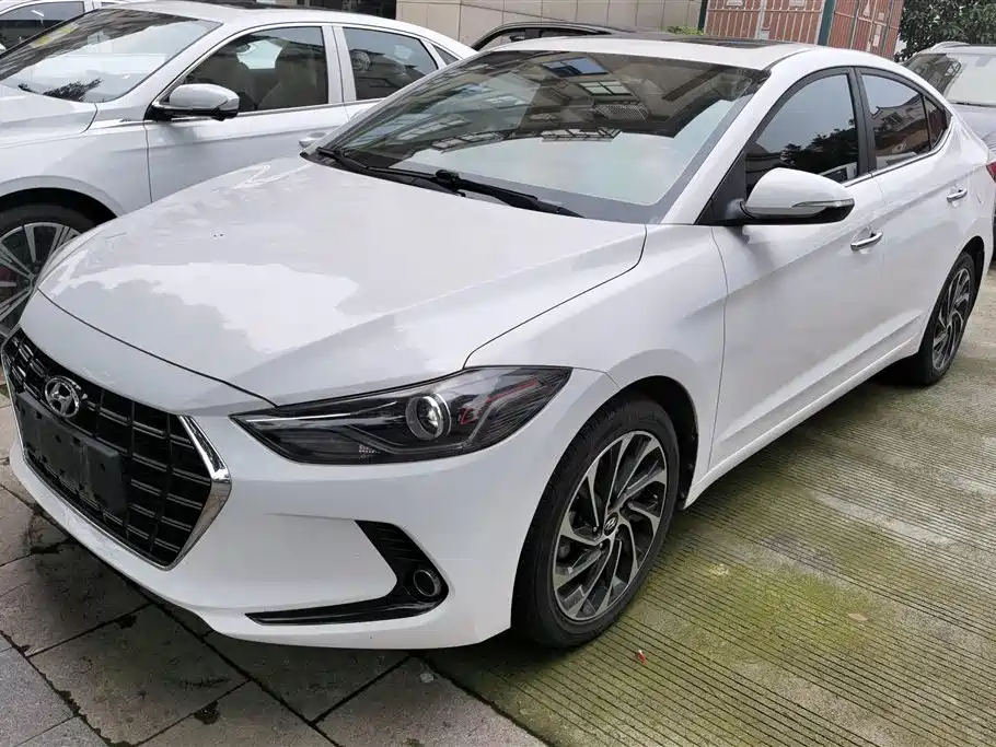 Hyundai Elantra 2019 — фото 1