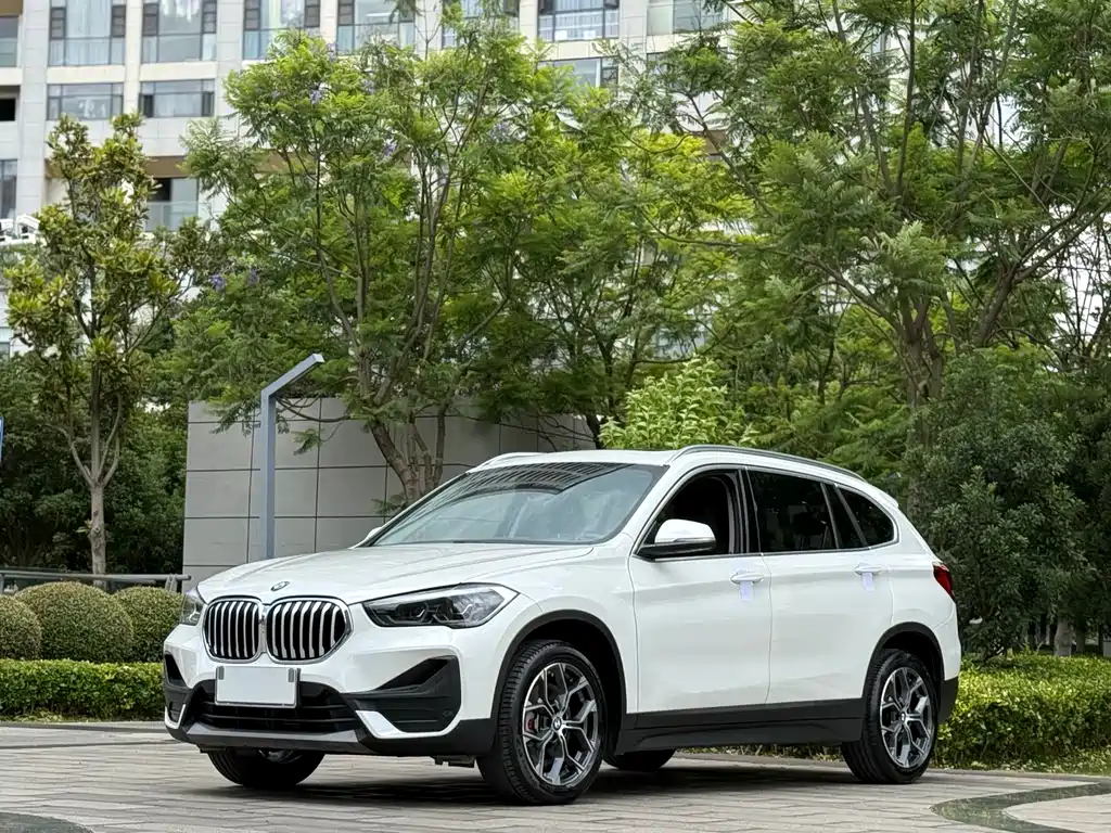 BMW X1 2021 — фото 1