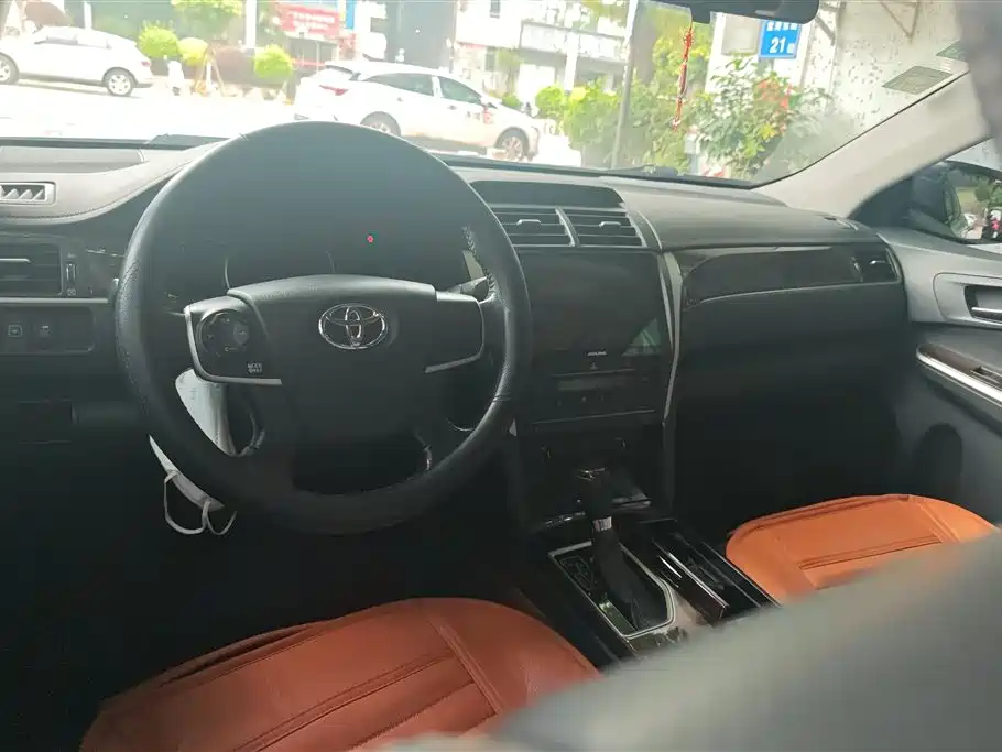 Toyota Camry 2017 — фото 12