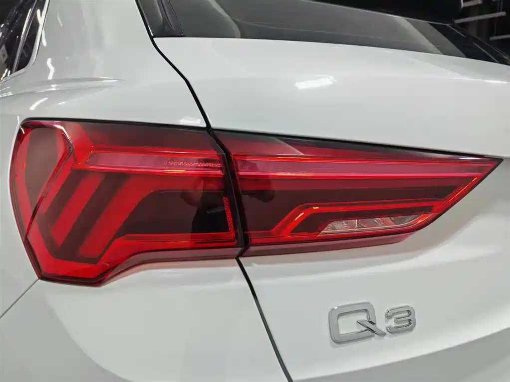 Audi Q3 2020 — фото 14
