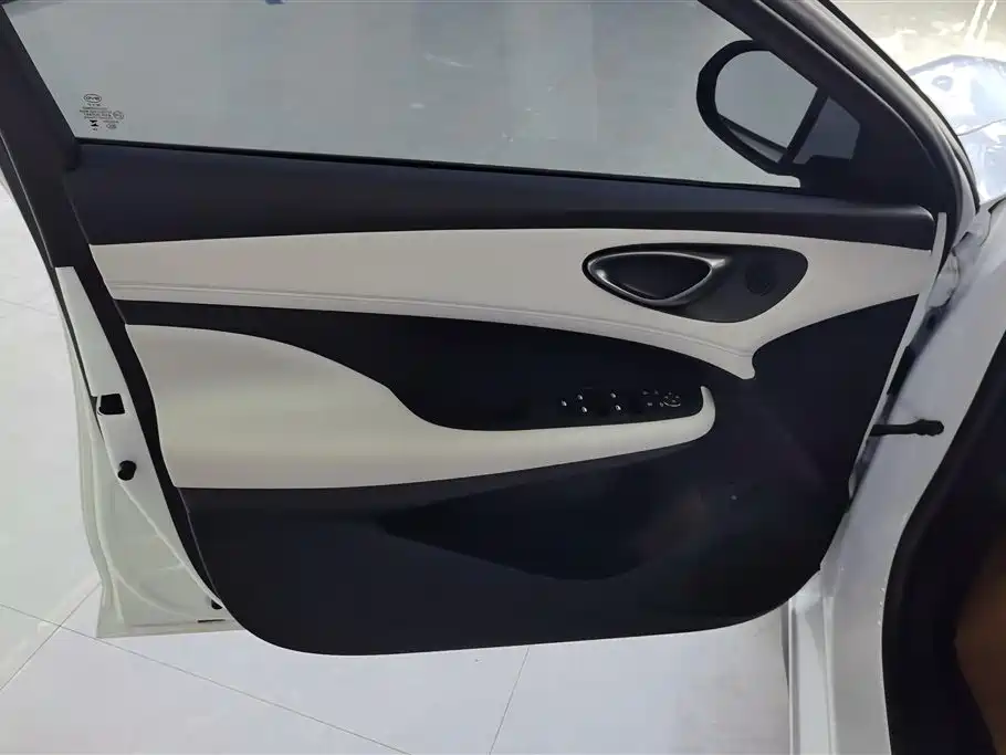BYD Seal 05 DM-i 2025 — фото 7