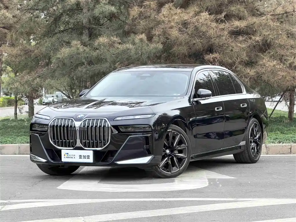 BMW 7 Series 2024 — фото 1