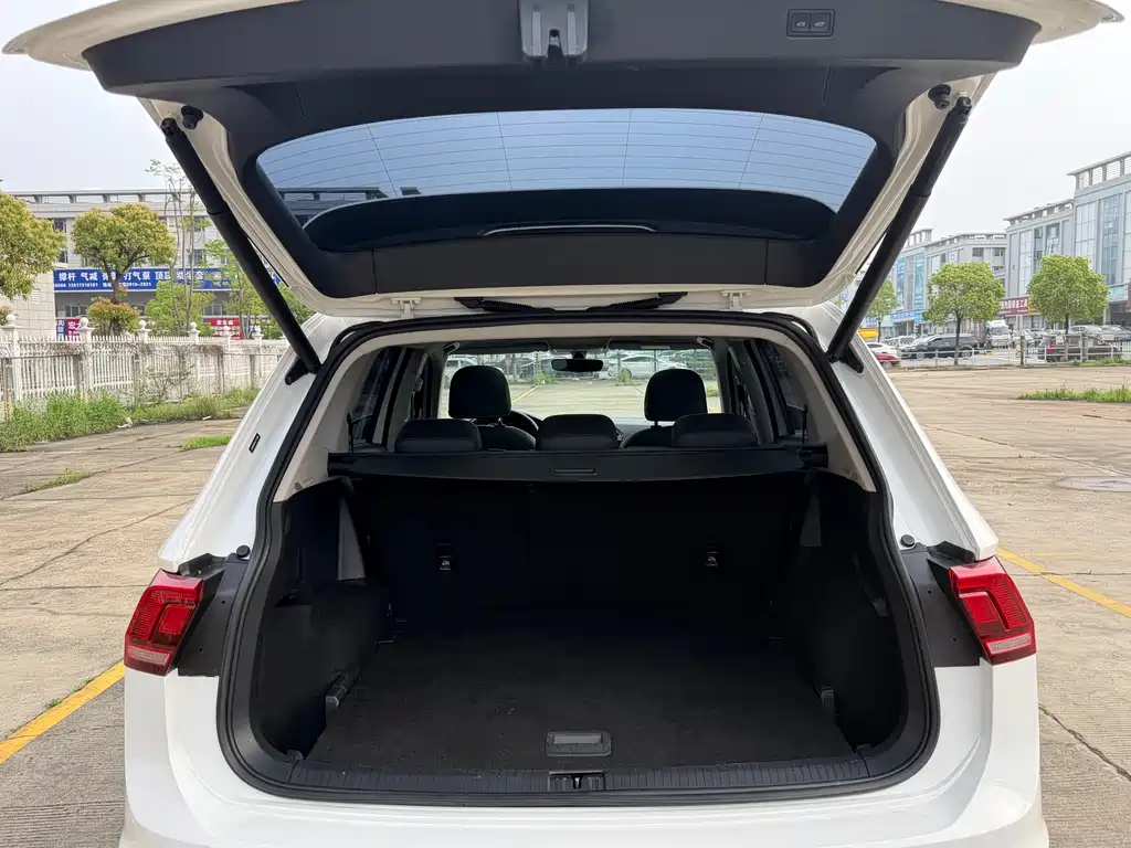 Volkswagen Tiguan L 2020 — фото 21