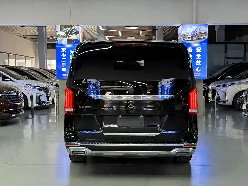 Mercedes-Benz V-Class 2022 — фото 16