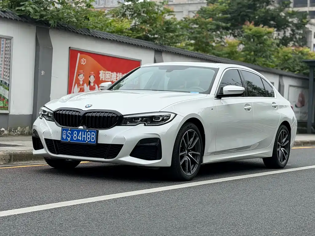 BMW 3 Series 2022 — фото 1