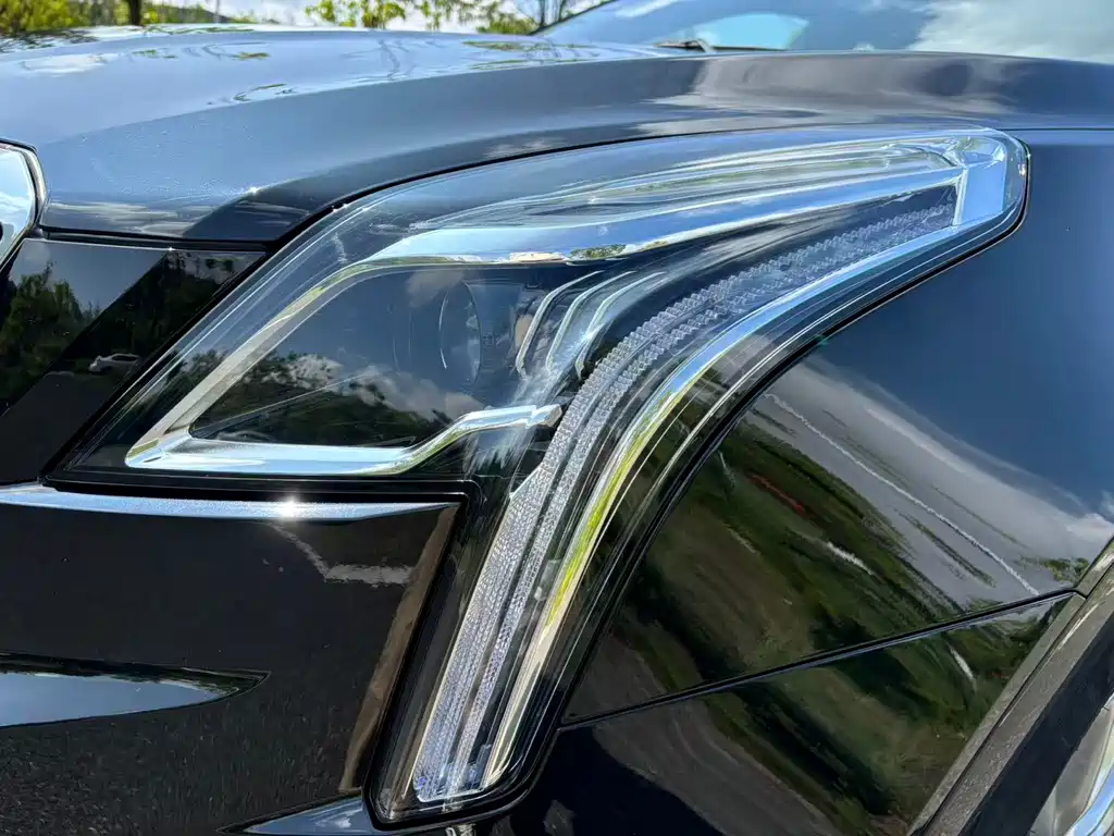Cadillac XT5 2022 — фото 11