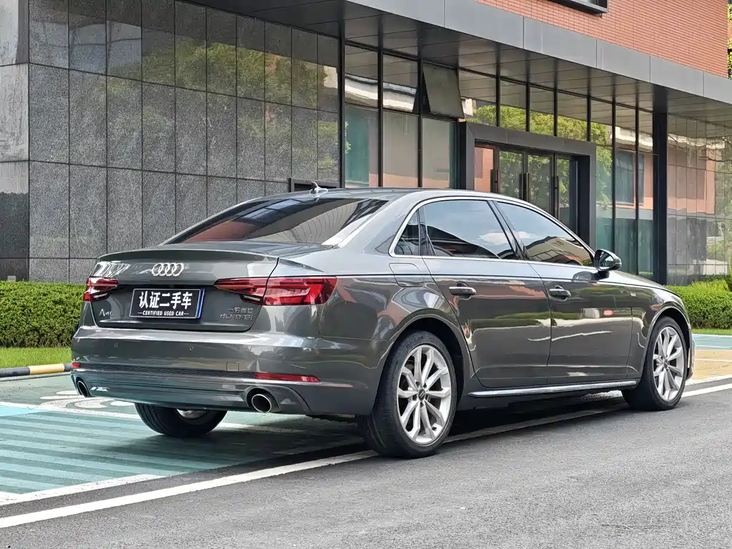 Audi A4L 2018