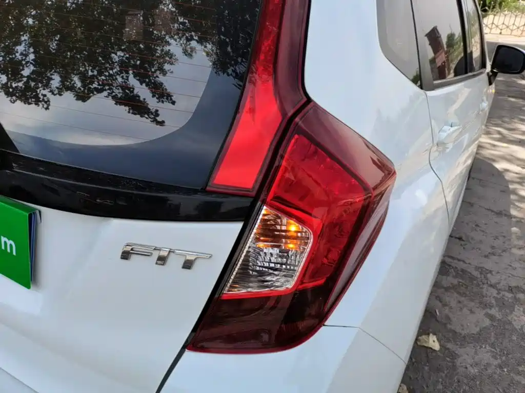 Honda Fit 2018 — фото 8