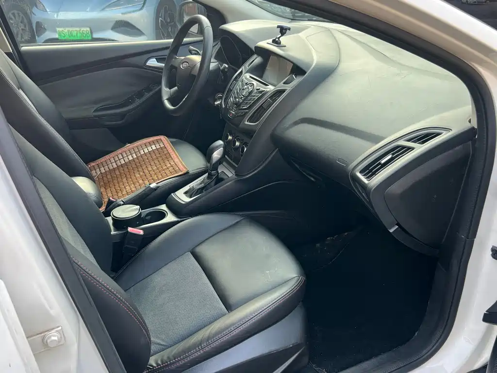Ford Focus 2014 — фото 13