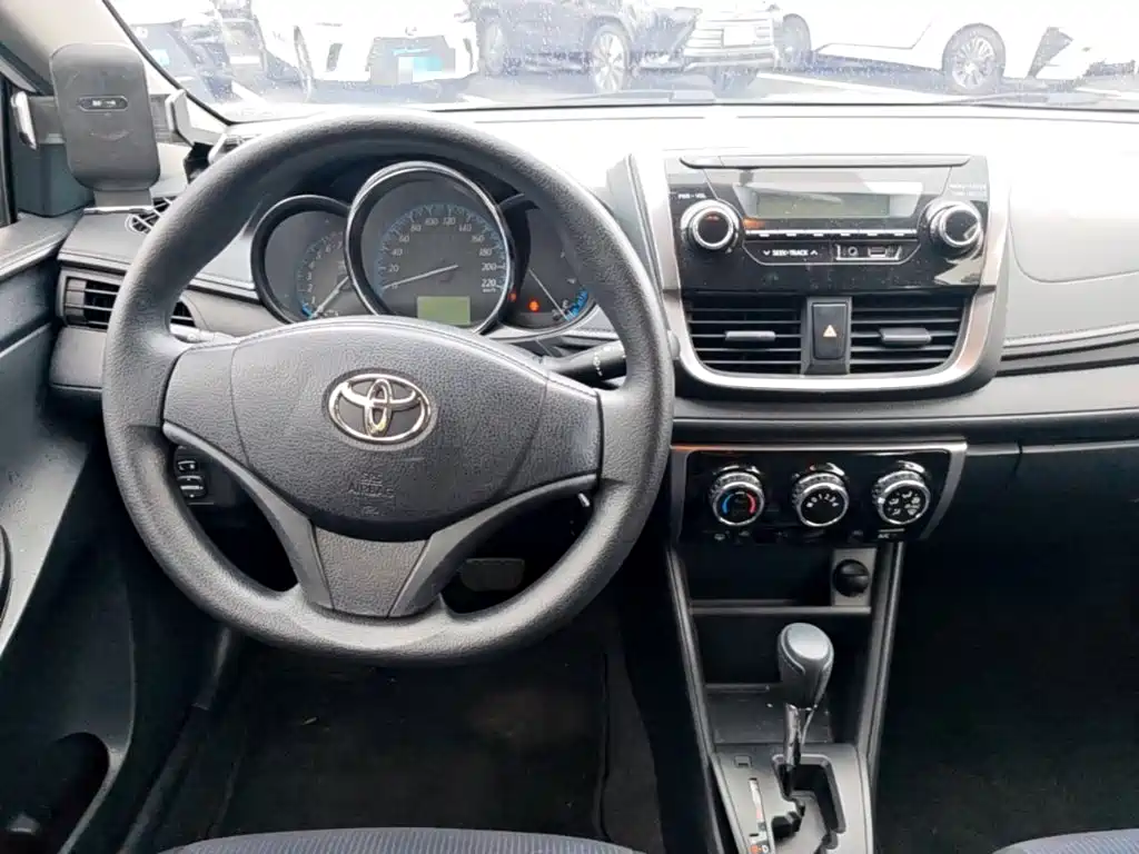 Toyota Yaris L 2018 — фото 16