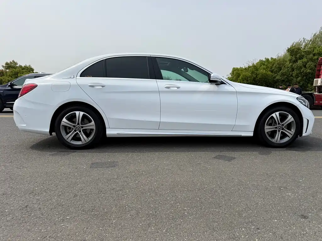 Mercedes-Benz C-Class 2019 — фото 18