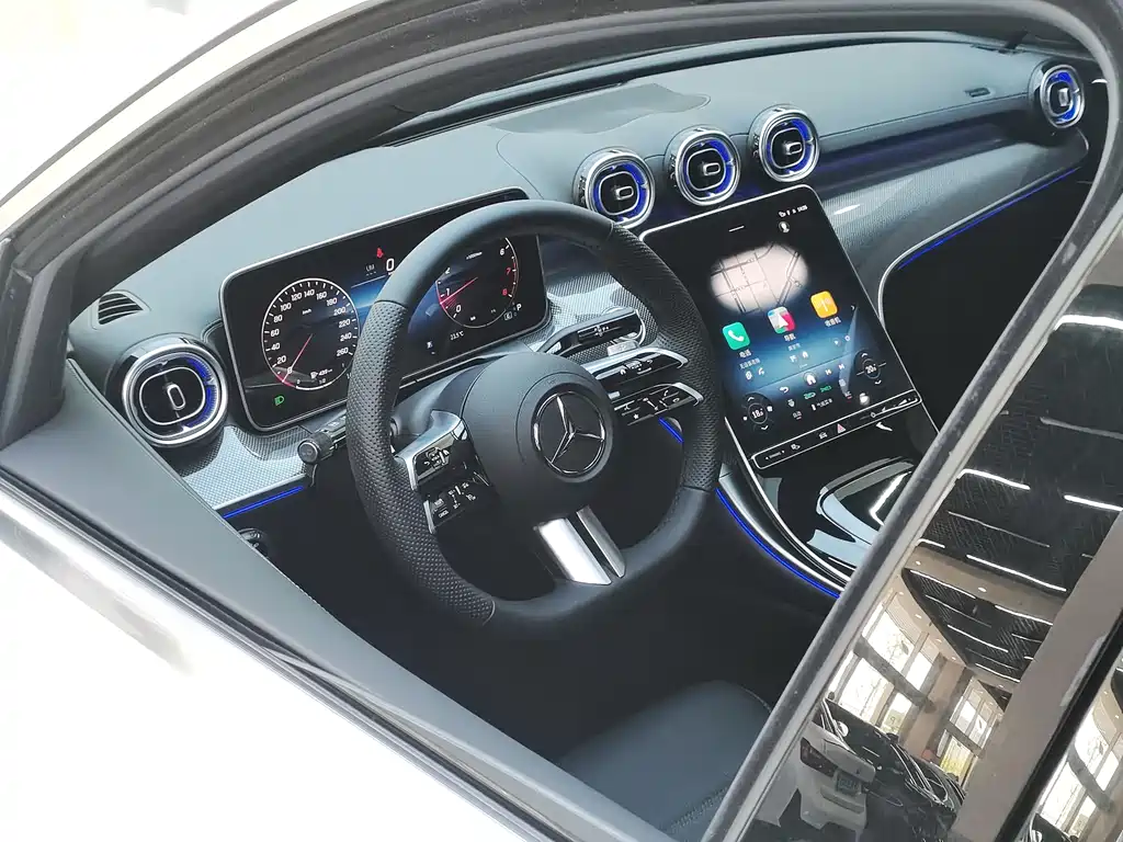 Mercedes-Benz C-Class 2025 — фото 10