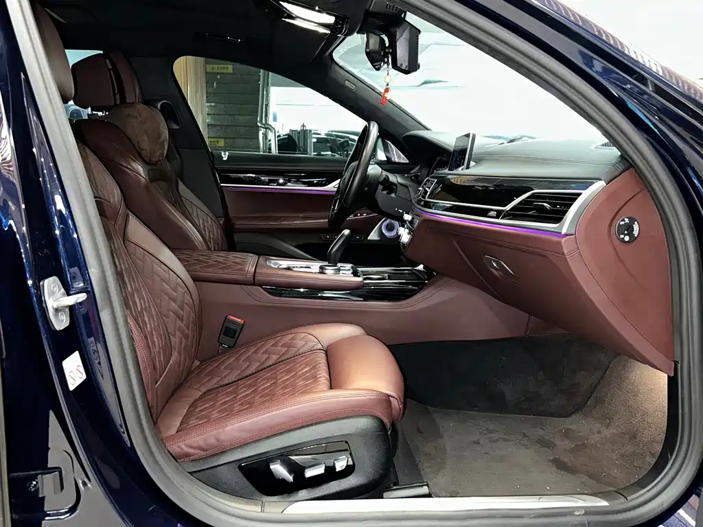 BMW 7 Series 2022 — фото 10