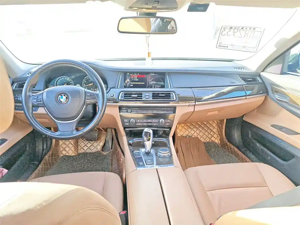 BMW 7 Series 2015 — фото 19
