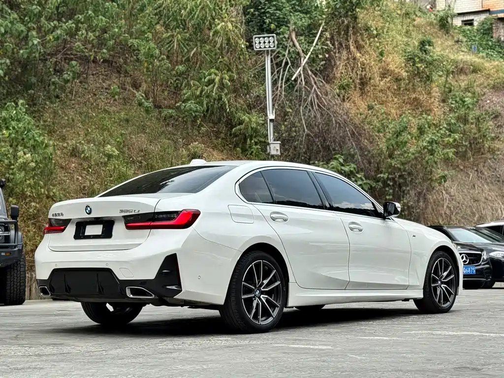 BMW 3 Series 2023 — фото 10