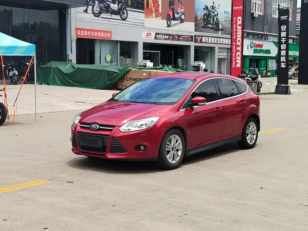 Ford Focus 2013 — фото 1