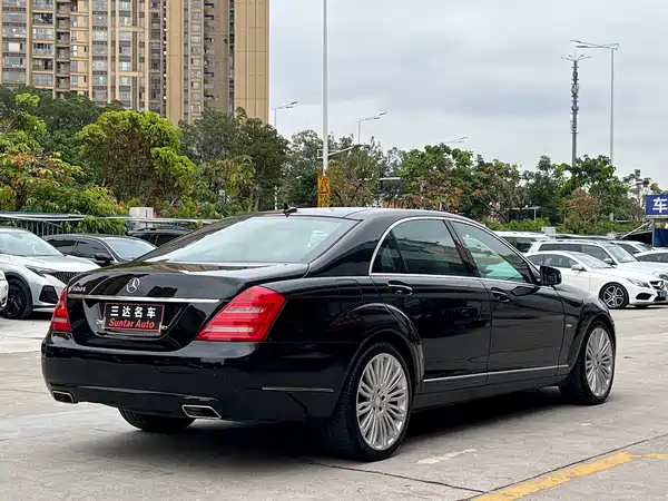 Mercedes-Benz S-Class 2011