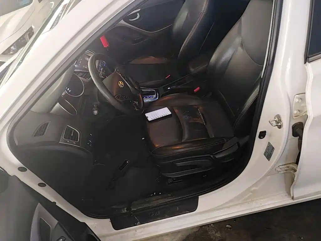 Hyundai Elantra 2017 — фото 15