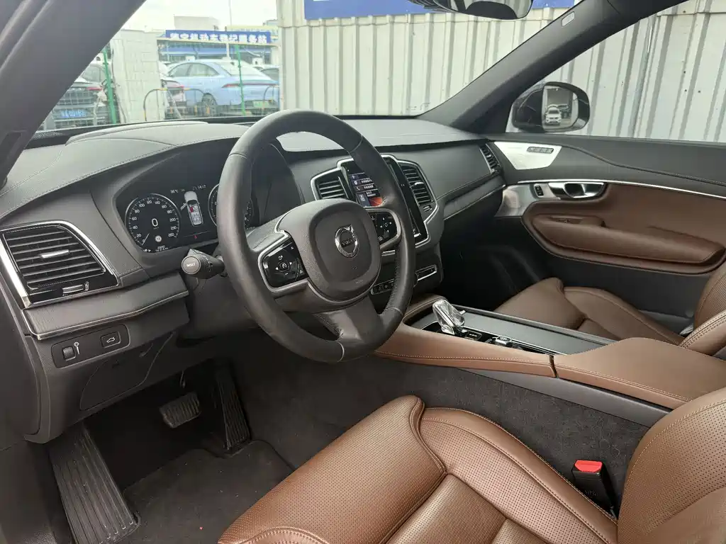 Volvo XC90 2022 — фото 18
