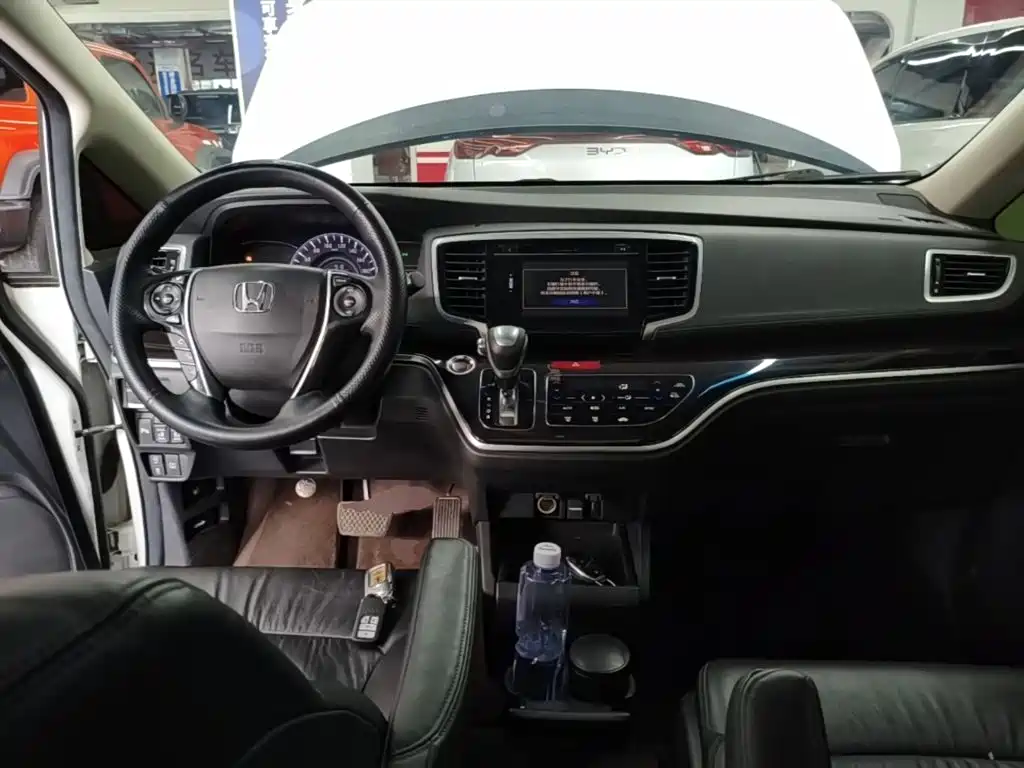 Honda Odyssey 2019 — фото 10