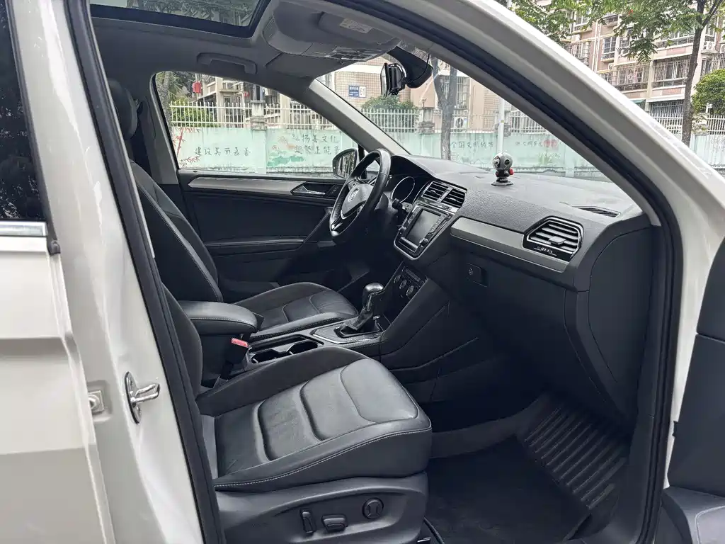 Volkswagen Tiguan L 2018 — фото 11