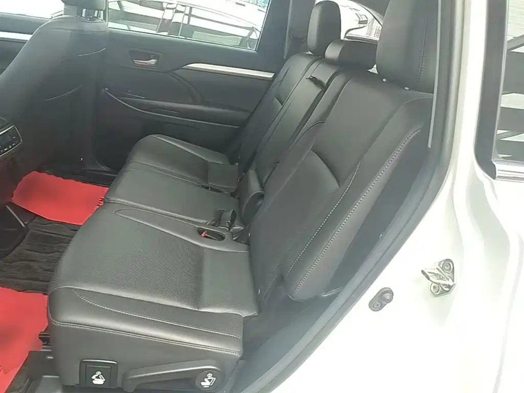 Toyota Highlander 2018 — фото 17