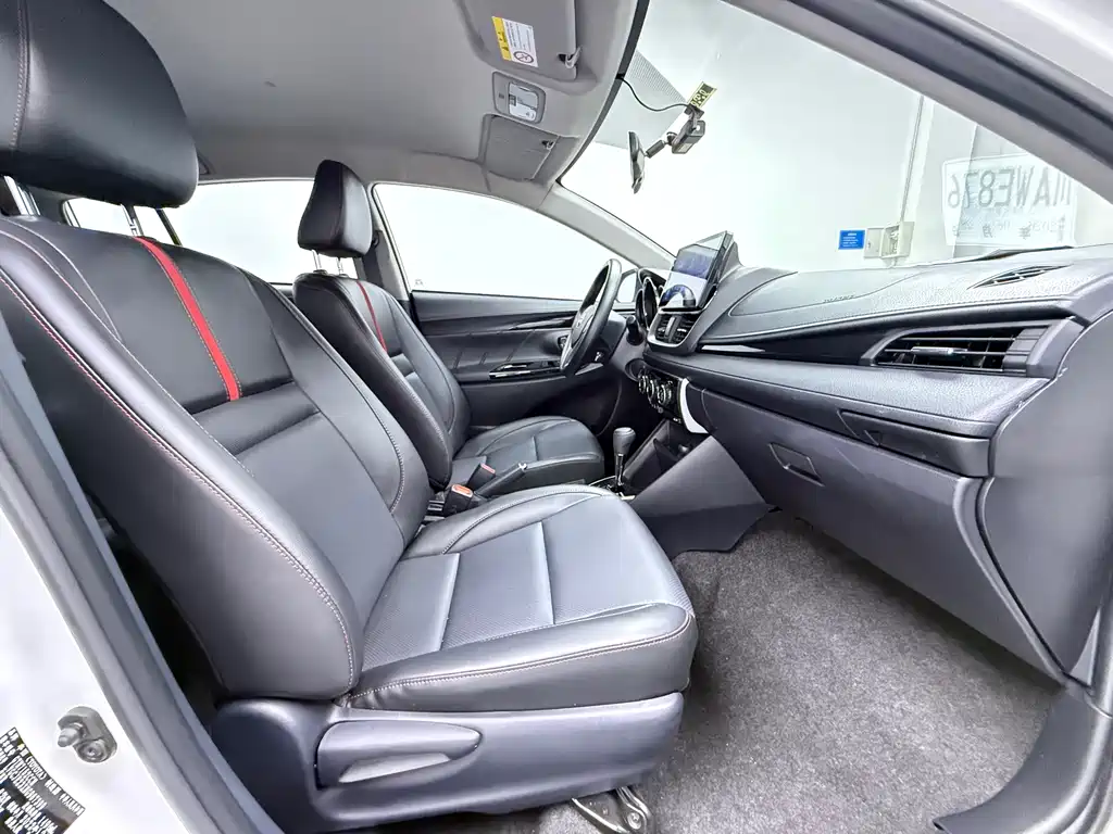 Toyota Yaris L 2022 — фото 12