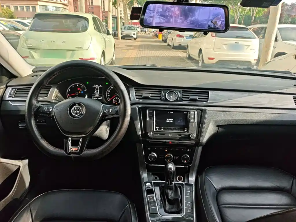 Volkswagen Passat 2018 — фото 10