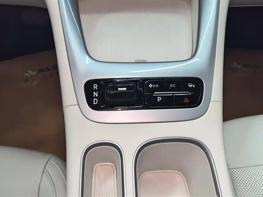 Geely Galaxy Starwish 2025 — фото 16