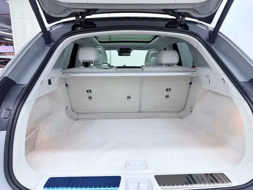 Mercedes-Benz EQE SUV 2023 — фото 16