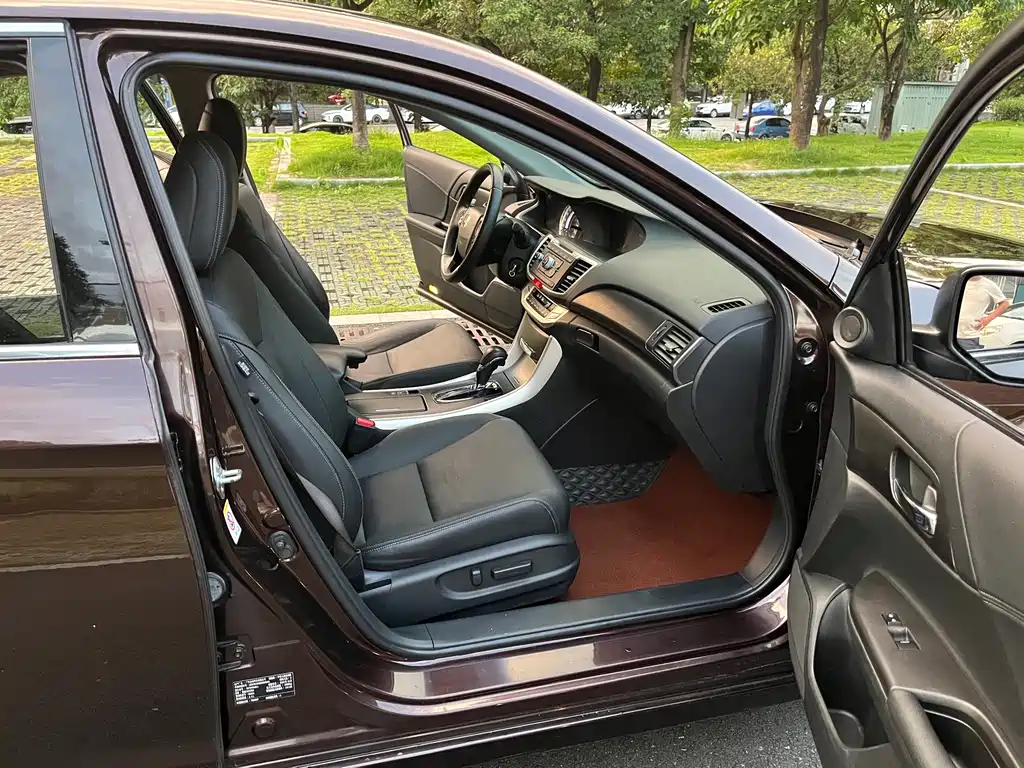 Honda Accord 2014 — фото 10