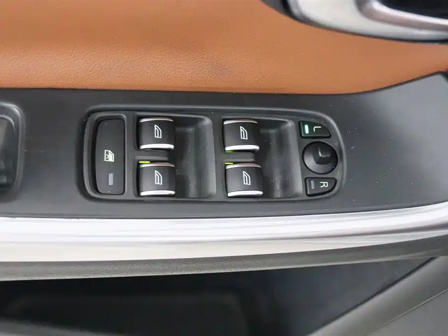 Volvo S60 2017 — фото 11