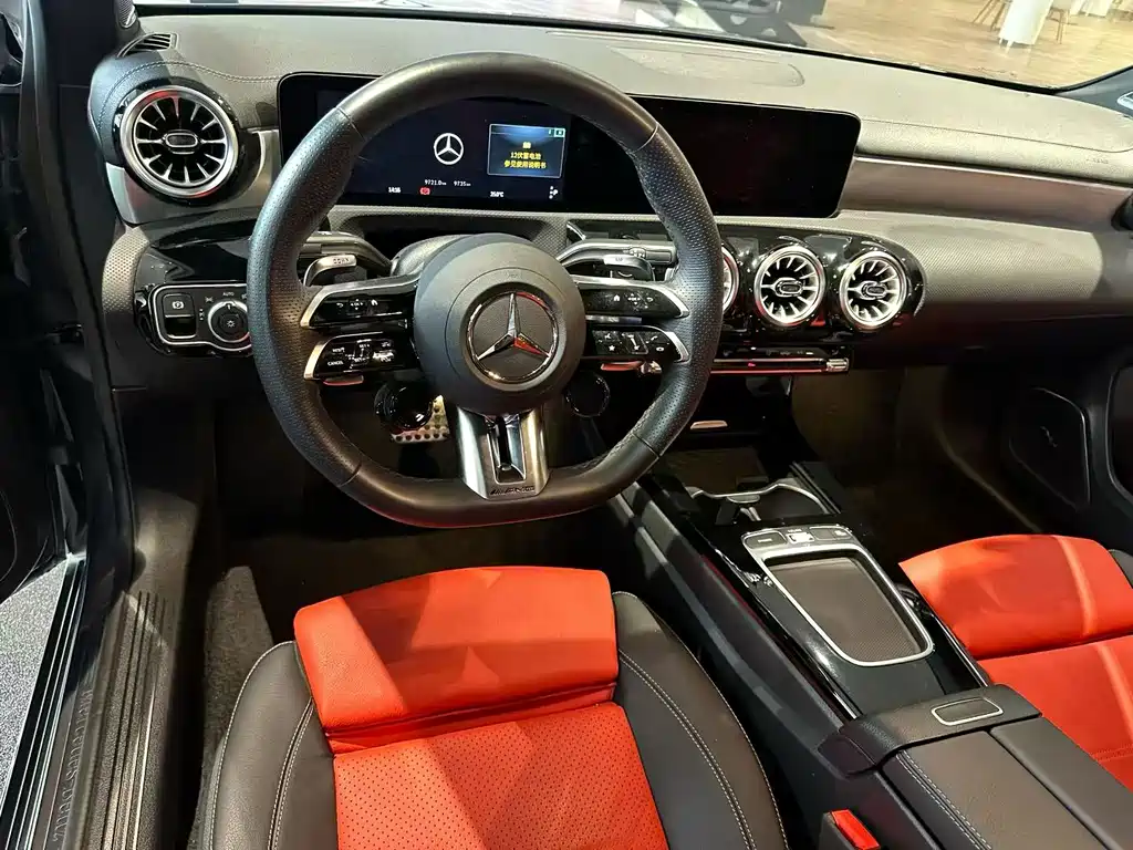 Mercedes-Benz A-Class AMG 2025 — фото 9