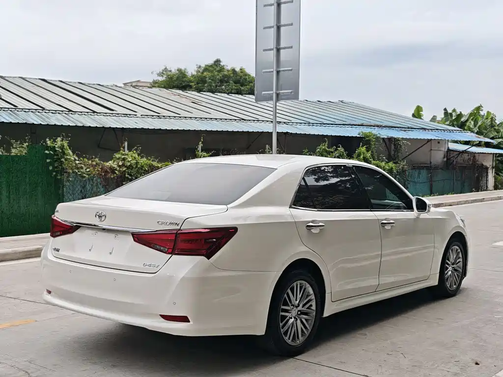 Toyota Crown 2017 — фото 4