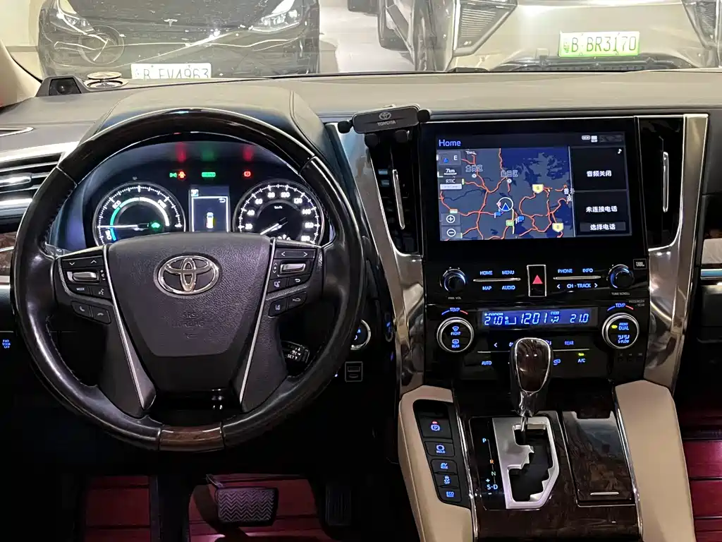 Toyota Alphard 2021 — фото 11