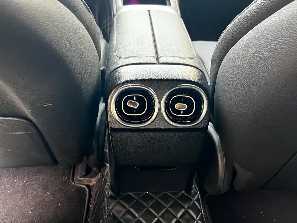 Mercedes-Benz C-Class 2023 — фото 14