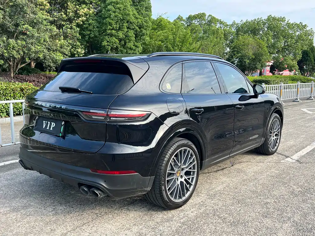 Porsche Cayenne Hybrid 2021 — фото 16