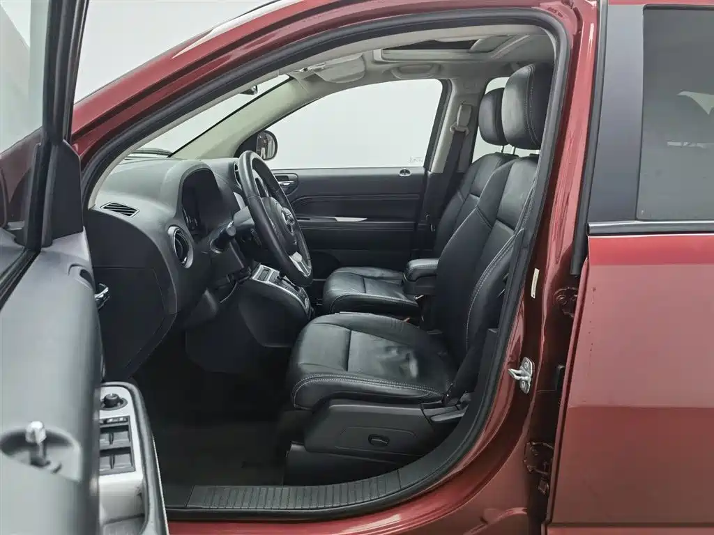 Jeep Compass 2014 — фото 10