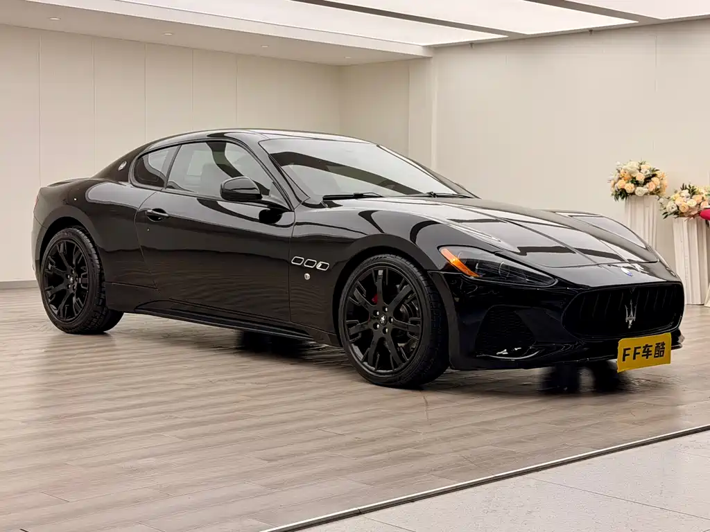 Maserati GranTurismo 2015 — фото 7