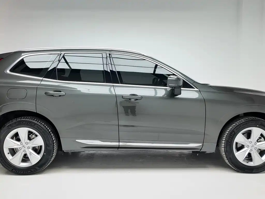 Volvo XC60 2022 — фото 9