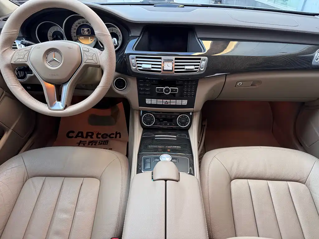 Mercedes-Benz CLS 2012 — фото 25