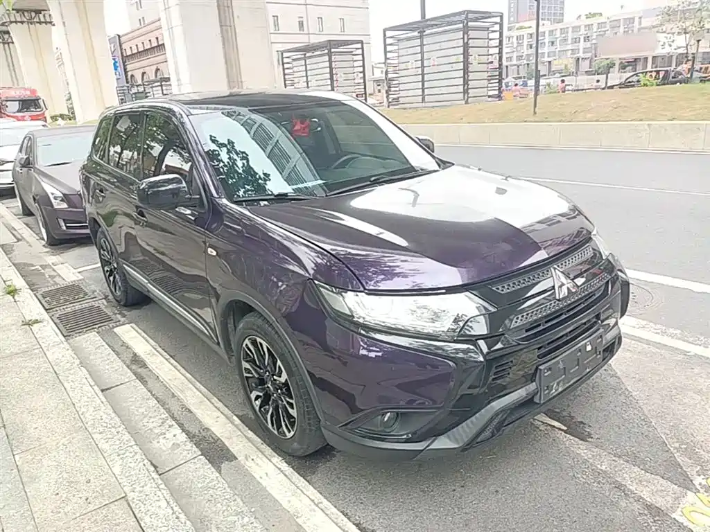 Mitsubishi Outlander 2021 — фото 4