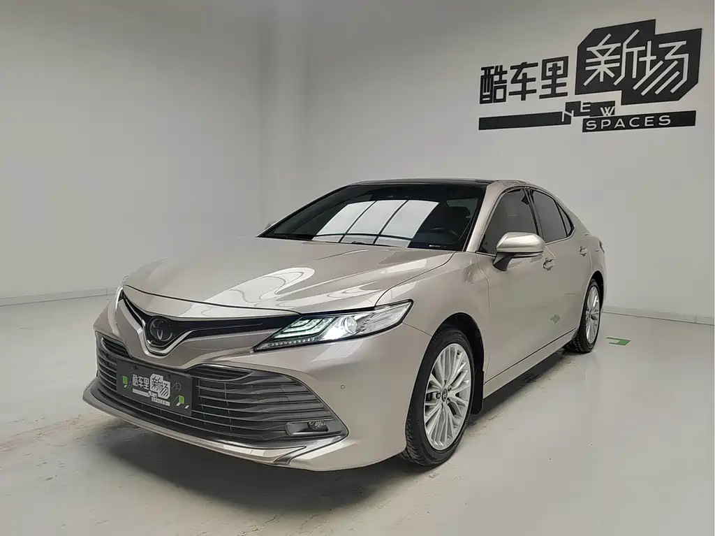 Toyota Camry 2020 — фото 1