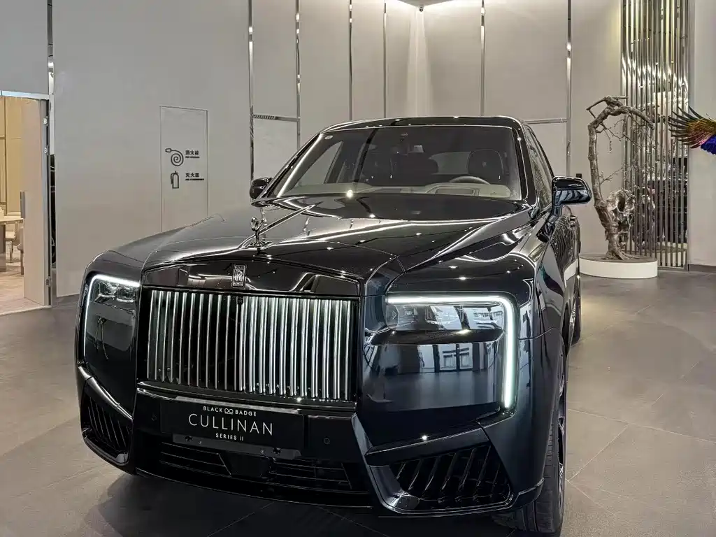 Rolls-Royce Cullinan — фото 1