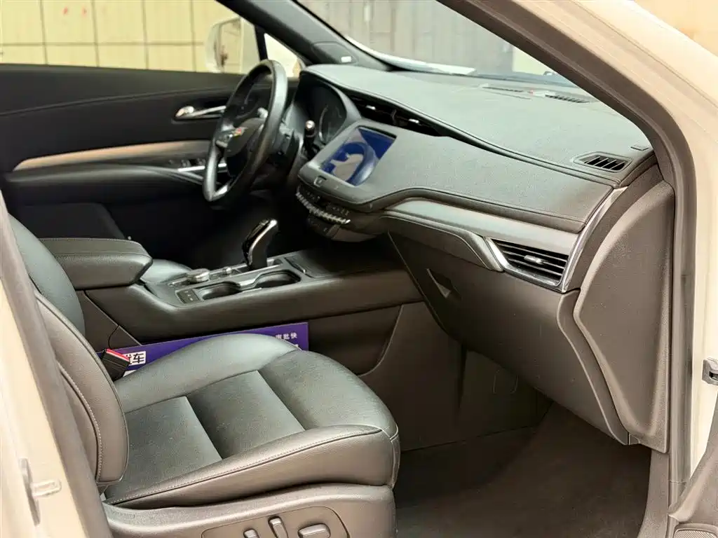 Cadillac XT4 2020 — фото 11