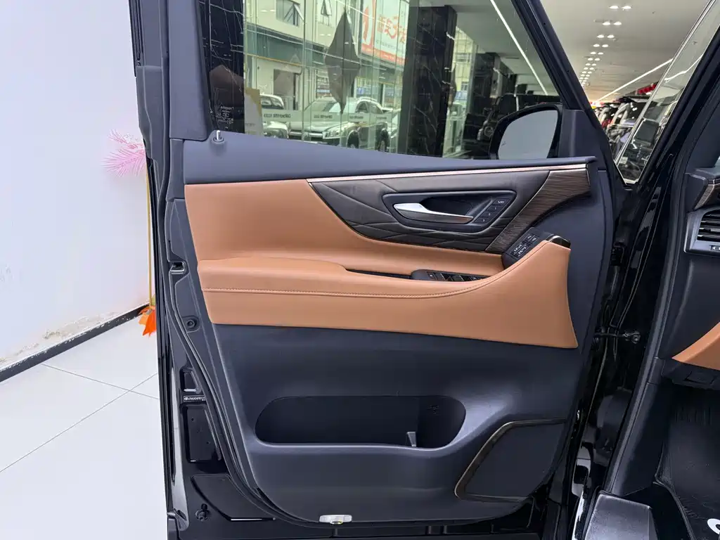 Toyota Vellfire 2024 — фото 9
