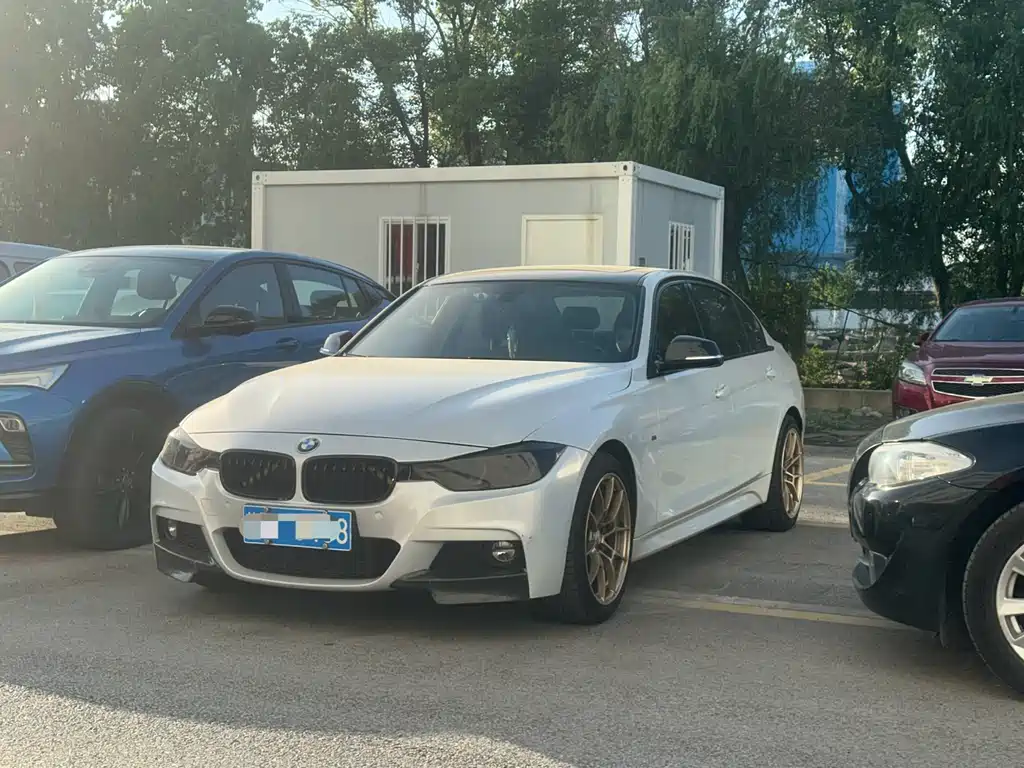 BMW 3 Series 2018 — фото 1